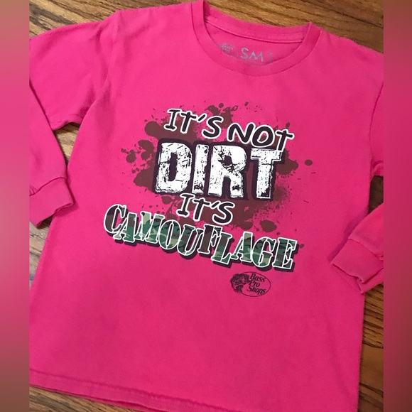 Bass Pro Shops Kids Pink Blouse Shirt
6 / 7 Small
It’s not dirt it’s camouflage - Picture 3 of 16